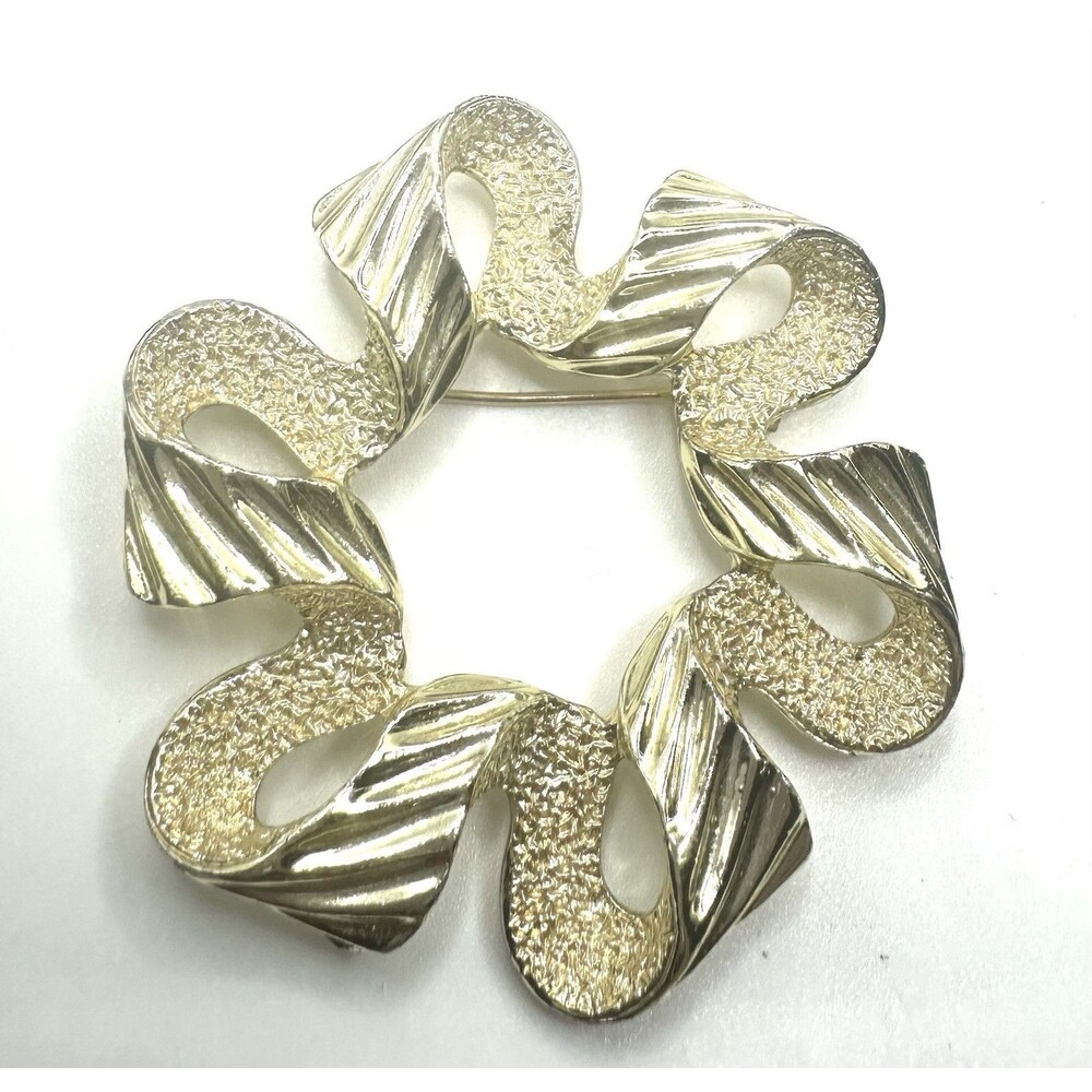 Vintage Sarah Coventry Gold Tone Abstract Wreath Brooch Pin